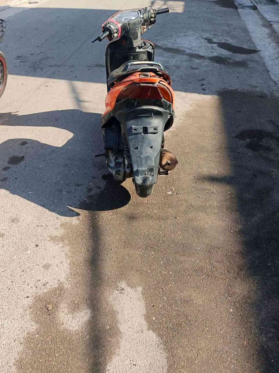 ماكس 140 لون مميز برتقالي شلعه ومعدل فول محرك ناعم ومستقر. بي خيط تبخير  وعوزها كعكه صالنصه نكره سلف اشاير شغلات لايت امامي واكف كيج بانزين يُشَتغلً رايدها ب 225 ومجالها بسيط عنواني بغداد حي العامل ***********
