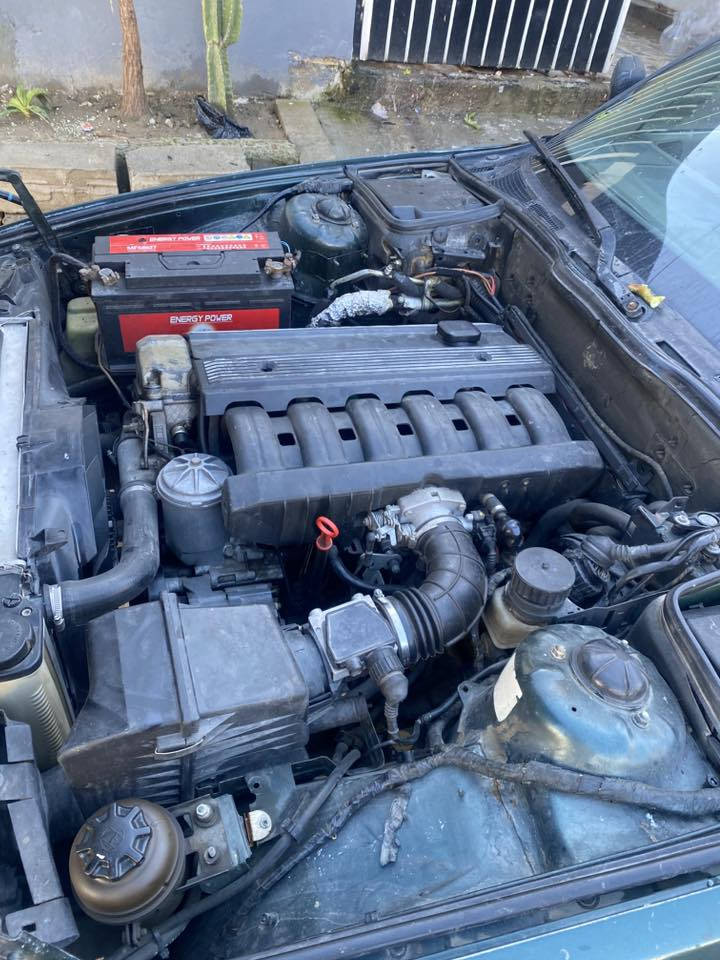 البيع BMWمديل ٨٩اصل ٥٢٠ محرك مشدود عليها ٥٢٥ سياره نضيفه رقم نينوئ نكليزي تحويل ثاني يوم غرمات صفر كير شرط محرك اسم تبخير سياره حلوه احله من الصور طخم وره كدام نضيف بس يردلها شويه ترتيب  اتصل عل رقم ودلل طالب عليها ٤٥ بيها مجال ***********
