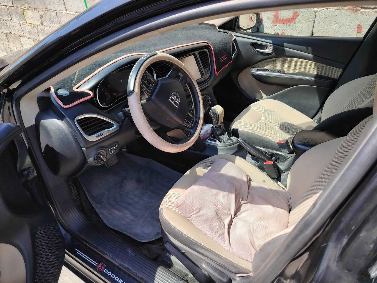 دوج دارت 2016 محرك ٢٤٠٠ كير محرك وين متريد تبريد ثلج تدفئة داخل لونين السيارة رقمها بغداد باسمي تحويل مباشر وتجي تشوف وتدلل تحكمات كلها شغالة السعر ٨٥ وبيها مجال مستعجل عليها للتواصل واتس اب *********** بيها بالعراق جاملغ مبدل نفس اللون وبعدة ممبولش من امريكا داخلة سرقة بيها الللمس مال الشاشة مفطور ودكمة الباب الأيمن انكسرت مال الجامعة تنزل من السعر اما الشاشة شغالة بس اللمس
