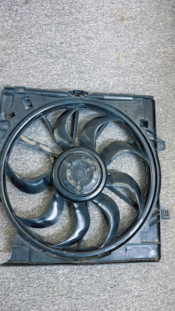 السلام عليكم
مروحة مع الماطور الاصلي  وارد امريكي كي فايف K5 
مال ١٦٠٠ تيربو الاصلية
جداً نظيفة
بيها كسر بالريشة 
السعر : ١٥٠ الف
مكاني بغداد شارع فلسطين
***********
