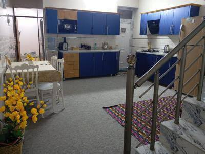 السلام عليكم %بيت للبيت 100متر بناء 2025بناء درجه اولى ومثل مشفون الصور والفيديو العنوان حي البساتين حي السلام بفرع ابو حسين المختار وصاير بصف فرع الزوار قريب ع المنطقه الضباط للاستفسار ع البيت الاتصال ع الرقم *********** بيع نقد فقط
