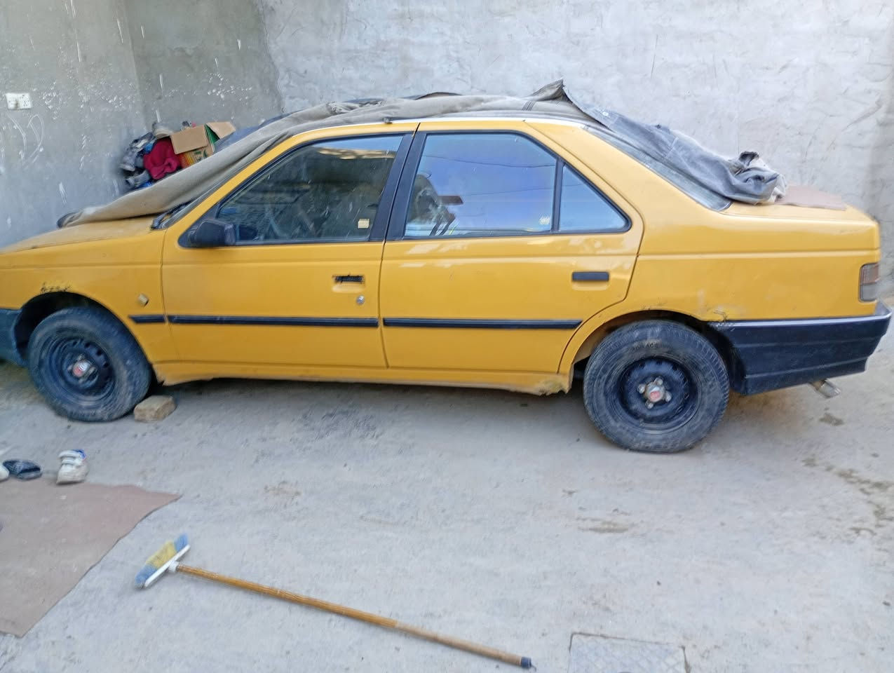 السلام عليكم
بيجو روى 2009 رقم بغداد والمكان بغداد بسمي هيئه وغرمات عليه.
كير ومحرك ياباني السياره متروكه
صار 4 تشهر بيه فقط السلف عاطل.
سعر 22 
***********
