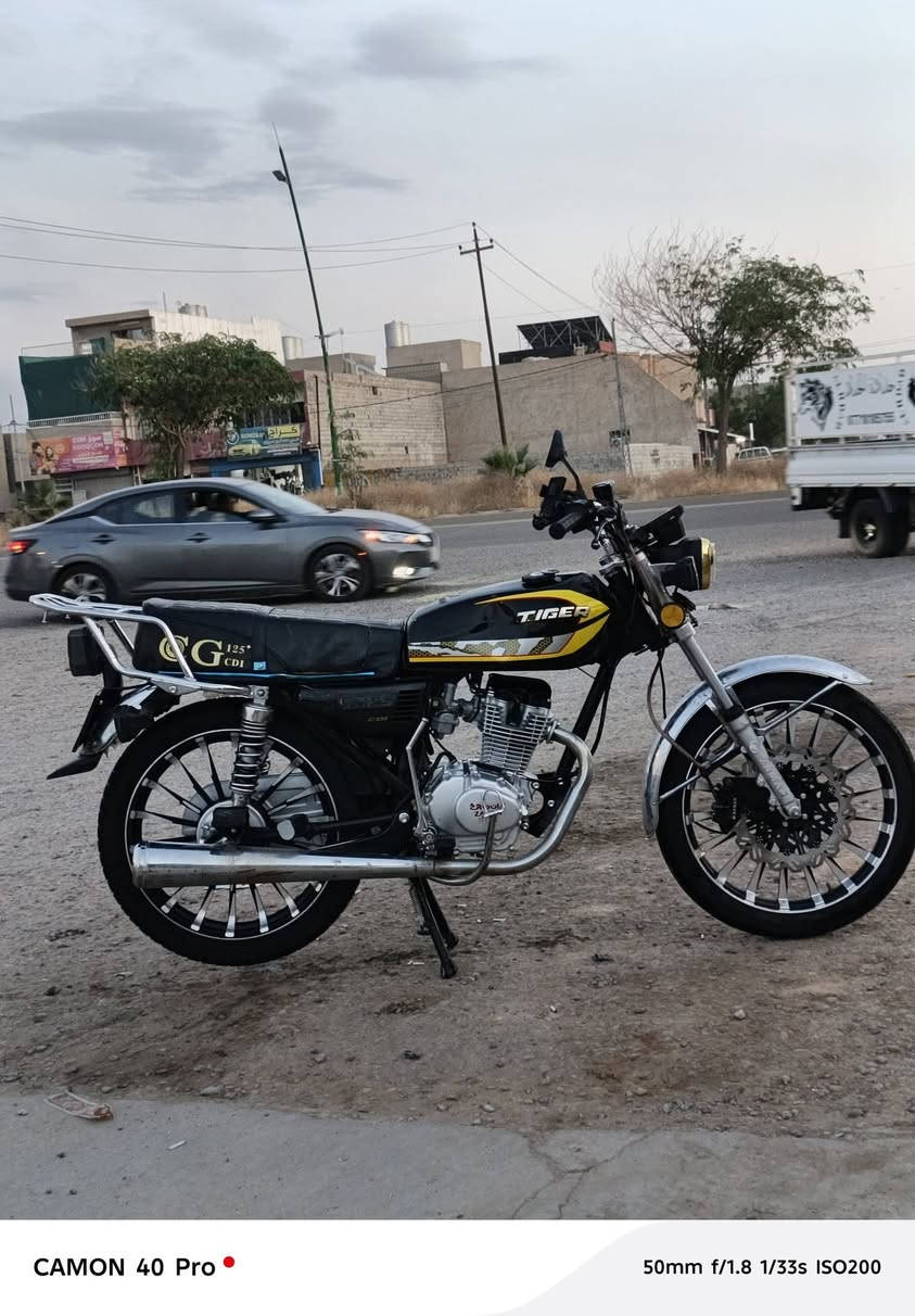 دراجه موديل 26 النوعيه زمان دراجه صفر اي عيب ما بيها كرباتك كلها شغاله السعر 600 وبيها مجال للشراي راسلني خاصه وعلى الرقم***********
