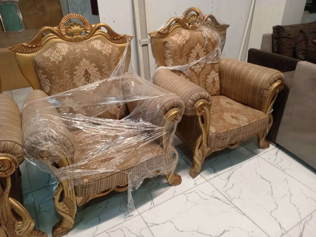تخم رئاسي اخو الجديد مع طبلاته اربع قطع طبلاته والتخم ست قطع كركوك, العراق


**إذا كنت صاحب هذا الإعلان وتريد حذفه لأي سبب، رجاءا أرسل رسالة إلى الدعم الفني**