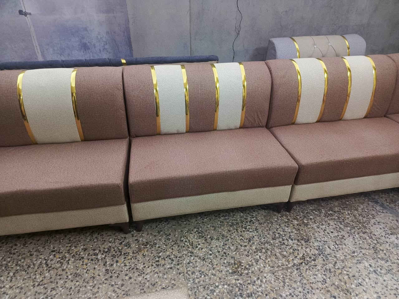 اسلام عليكم ديوان 11مقعد جديد غير مستعمل تسكام كله بلوك اسود وسفنج مميز اولا مكاني  حله نادر الثانيه عله الخدمي ***********واتساب
