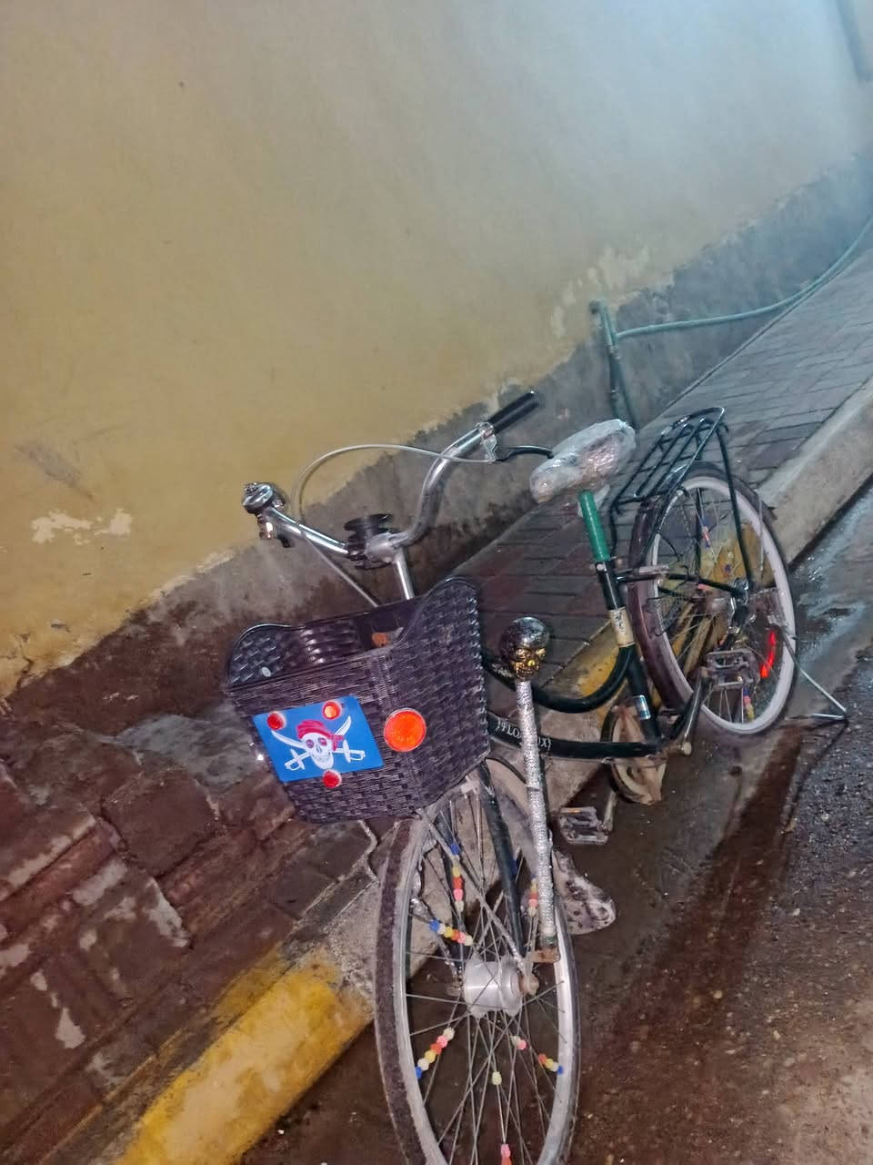 السلام عليكم يوجد بايسكل حجم 26ياباني السعر 65وبي مجال المكان الرمادي التأميم  القادسيه الثانيه شارع ام شهد الاستفسار الاتصال على***********
