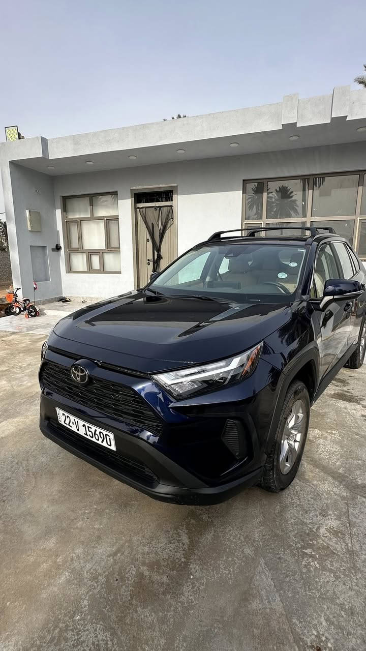 السلام عليكم تيوتا راف فور 2023  بانزين فقط مكينه 2500 وارد امريكي حادث بسيط جدا باب السائق صبغ فقط بدون ايرباك وبدون اي دواخل ماشيه 14 الف جديده جدا مواصفات فول فتحه سقف جنطه كهرباء تشغيل بصمه كشن كهرباء داخل صحراوي رقم أربيل تحويل او وكاله مجاناً مكان السياره الديوانية سعر 258 وبيها مجال لشراي رقمي ***********
