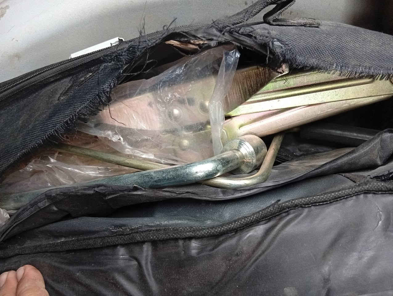 سلام عليكم شباب ليفان 620 سياره جديده كلش ماشيه 95 مكفوله لا ضربه ولا صبغ فقط كير محرك تبريد كله شركه  بيه طخه بالدوسه مامعمره بسيطه جدا مكاني العامريه السعر 65 وبيه مجال رقمي ***********
