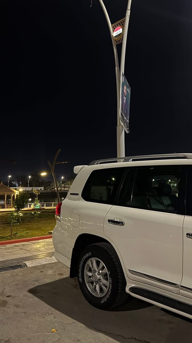 سلام عليكم
لاندكروز ستينية 2011 بريم اصلي
السيارة جديدة جدا ماشية 180 الف ومكفولة
بصمة
فتحة
كرسي كهرباء
كشنات جلد
تبريد بيانو
3 قطع تبريد
جام اوتو 4
مكينة 6 سلندر
يدات نيكل
مري نيكل
تحكم ستيرن
مثبت سرعه
كروز سرعه
وبعد بيهة هواي موصفات
رقم بغداد
***********
