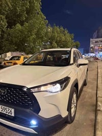 كورلا كروس 25 داخل جلد احمر كرسي عادي   فتحة   كشافات   حمالات   ماشية...