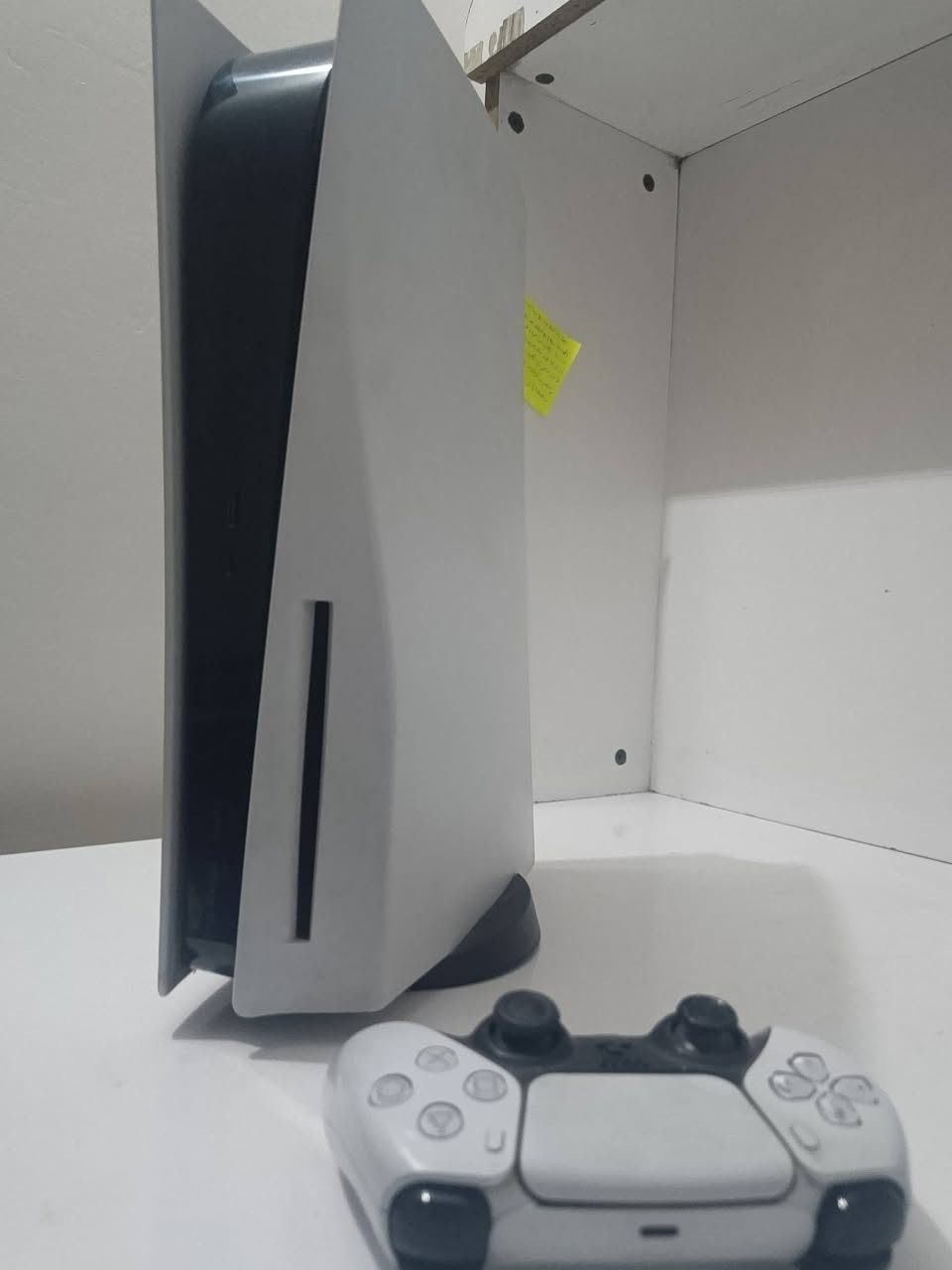 سلام عليكم
بلي 5 للبيع 
بلي مع جميع الملحقات مع يدة واحدة
بدون اي خلل مع شرط الفحص
بيه حساب وبيه لعبة فيفا 25 تنباع وياه 
السعر 600
عنواني مدينة الصدر 
هـ ***********
