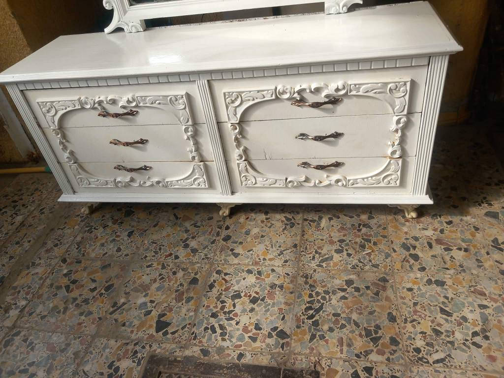 ميز تواليت مستعمل ابيض الرجل بلاستك  شغل توصى السعر ب ب ١٣٠ وبي مجال العنوان بغداد الكرخ تقاطع درويش البياع شارع البداله الانتصارسوق اميمه فرع مجمع الرازي ع اليمنه منتصف شارع ع اليسرى خلف مي اور
***********
*********** بغداد, العراق
