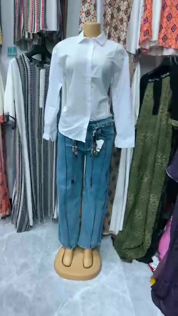 السلام  عليكم
السلام عليكم محتاجين عامله تشتغل مجمع البسه نسائيه ورجاليه اي استفسارممكن تراسليني على الواتساب ***********
