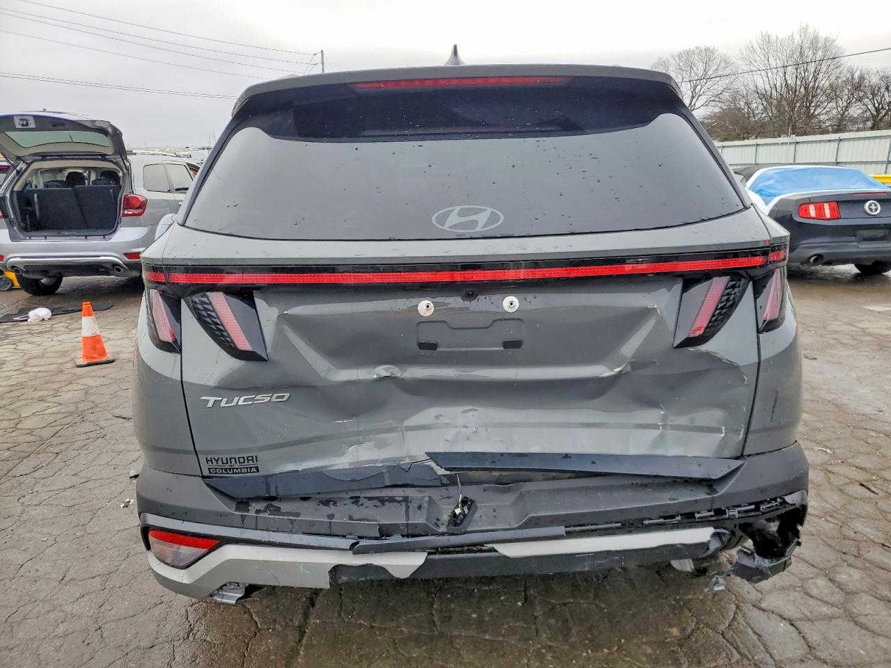 🚨 تنويه مهم
هذه السيارة معروضة في المزاد الأمريكي 🇺🇸
والمزايدة والشراء تتم عن طريق مكتب الباخرة للمزادات 🇮🇶
🔥 تدخل بكتاب الشهداء
───────────────
🚗 نوع السيارة:2025 HYUNDAI TUCSON SEL
📅 تاريخ المزاد:الاثنين 02-03-2026
💰 السعر: يتحدد داخل المزاد
📊 الممشى:2589 ميل فعلي
🛠️المحرك: 4 سلندر / 2.5 لتر
───────────────

🔥 مجاناً مجاناً مجاناً
📄 تقرير كارفاكس مجاني بدون أي مقابل
───────────────

🚗 سحب السيارة خلال 24 ساعة من وقت التسديد
💸 حسابات مخفّضة وعمولات أقل من السوق
───────────────

🚢 الشحن متوفر من:
🇺🇸 🇨🇦 جميع الولايات الأمريكية والكندية
➡️ شحن مباشر إلى العراق
➡️ العقبة – جبل علي – ميرسين
───────────────

🛃 تخليص كمركي كامل من ميناء أم قصر
🏔️ تخليص كمركي إلى إقليم كردستان
🇯🇴 شحن مباشر إلى عمّان (العقبة)
🇹🇷 شحن إلى ميناء ميرسين – تركيا
───────────────

🏢 فروع الشركة:
📍 الفرع الأول: بغداد – السيدية – الإعلام
📍 الفرع الثاني: الإمارات العربية المتحدة – الشارقة – الصناعية 4
───────────────

👥 مجموعة البيع والشراء:
https://www.facebook.com/share/g/17pXXBgeeU/?mibextid=wwXIfr

───────────────

🎵 TikTok:
https://www.tiktok.com/@al_bakhera?t=8qGOLioZlVE&_r=1

───────────────

📞 للاستفسار والتواصل:
+9647739115599


**إذا كنت صاحب هذا الإعلان وتريد حذفه لأي سبب، رجاءا أرسل رسالة إلى الدعم الفني**