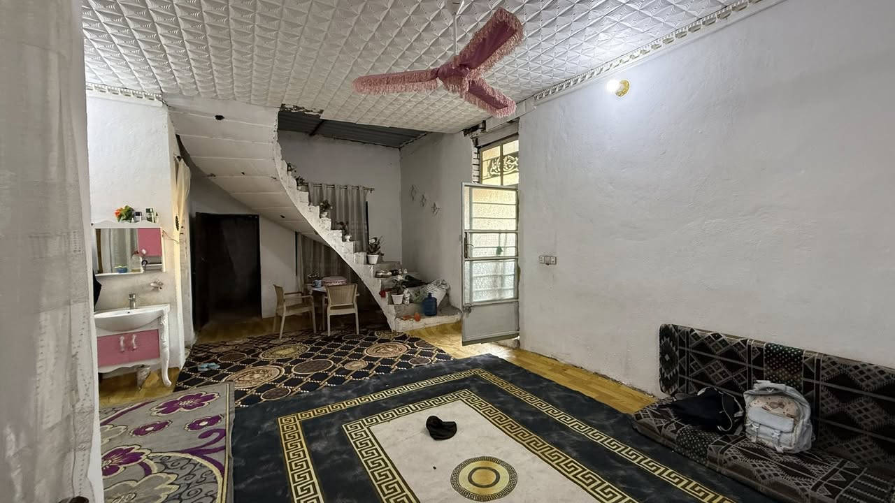 بيت للبيع طابو زراعي سند 25 
في الحولي خلف حلويات الشهد 
200 متر 
اساس بوكس بناء طابوق سقف صب 
خدمات كاملة ✅ 
ــــــــــــــــــــــــ 

غرفتين صالة 
مطبخ حار وبارد
حمامات داخلي وخارجي 
استقبال اساس كامل فقط بناء 

ـــــــــــــــــــــــ  

السعر 47 وبيه مجال بسيط ☑️ 

ـــــــــــــــــــــــ 

للأستفسار أكثر مراجعة 
#مكتب_محمد_الجبوري لبيع وشراء عقارات القاسم والمقاولات العامة والتصاميم الهندسية 
#المكتب_مجاز_رسمياً والمكاتبات رسميه لضمان حقوقكم ✅ 
#عنوان المكتب شارع الجديدة مقابل مدرسة الزهراء مجاور اسواق نمبر ون 
***********  📲 
***********  📲
