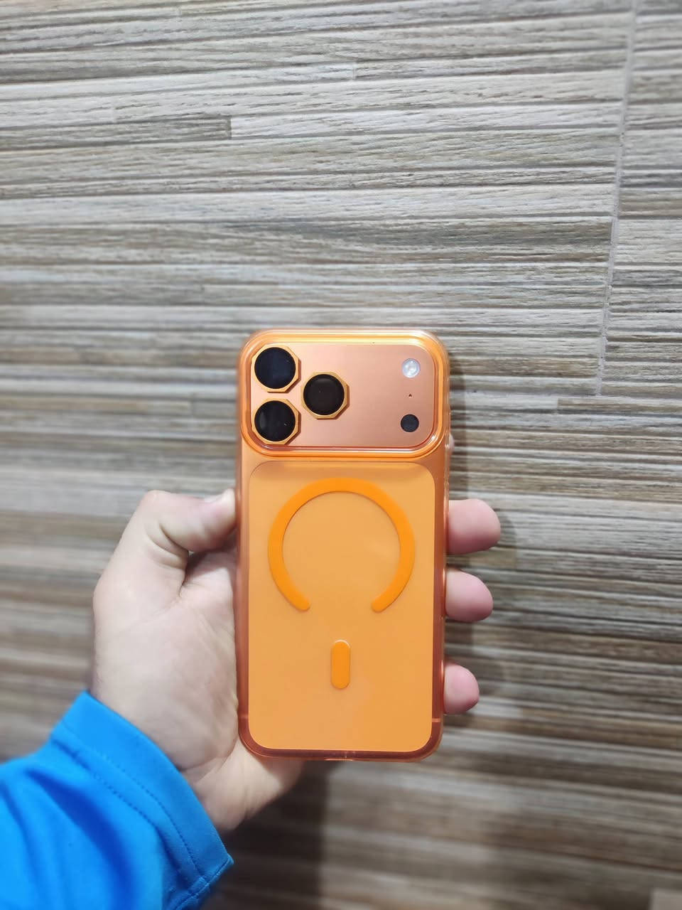 17برو ماكس ايسم 256
كيبل ممفتوح
مشحون 70 مرة 
وياه حافظات 2
كامل مكمل 
السعر 1800 وبي مجال قليل 
*********** 
مكاني مدينة الصدر
