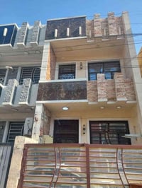 حي الحسين • ١٠٠م • ٣ غرف