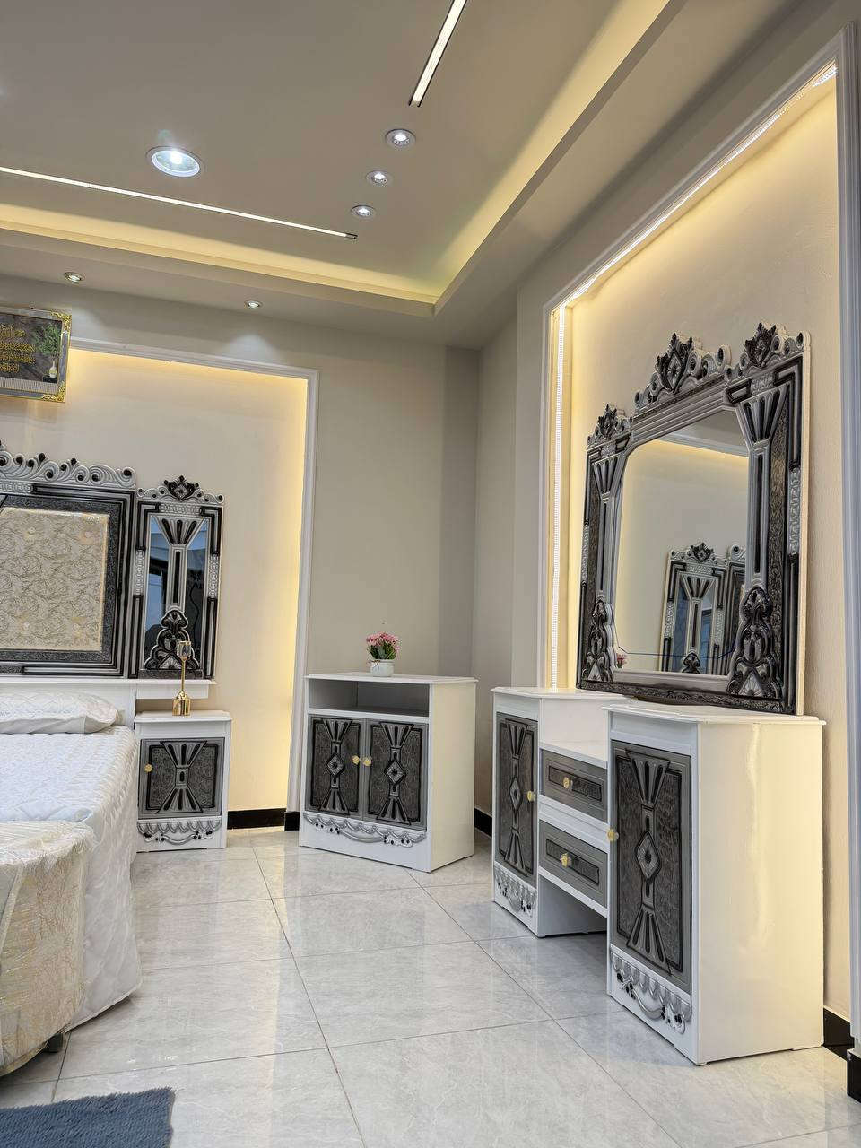 مليون الف  فقط سعر الغرفه
🔥 عروض الأثاث المميزة 🔥
💰 غرفة نوم كاملة بسعر مليون فقط
✨ سعر ثابت في كل معارض العراق ✨

✅ 8 قطع كاملة
✅ صناعة نجارة عراقية فاخرة
✅ الوجه MDF درجة أولى (سماكة 4 ملم)
✅ الداخل معاكس خشب (سماكة 3 ملم)

📐 المواصفات:

كنتور عرض: 3.20 م × ارتفاع: 2.20 م

سرير بلوك مع 6 أرجل ثابتة

قياس السرير: 200 × 160 سم

ظهر السرير براغي

➕ الإضافات:

💺 شازلون وطابوريه: 50 ألف فقط

🛏️ دوشك نوعية أولى: 100 ألف

🛏️ دوشك نوعية مميزة: 150 ألف

🚚 توصيل لأي منطقة ببغداد بكروة، وكذلك لجميع المحافظات بكروة

📍 عنوان المعرض: بغداد / الأمين الأولى / ركن شارع الأرامل

⚡️ لا تضيع الفرصة – غرف نوم عصرية وبسعر ما يتكرر! ⚡️


**إذا كنت صاحب هذا الإعلان وتريد حذفه لأي سبب، رجاءا أرسل رسالة إلى الدعم الفني**