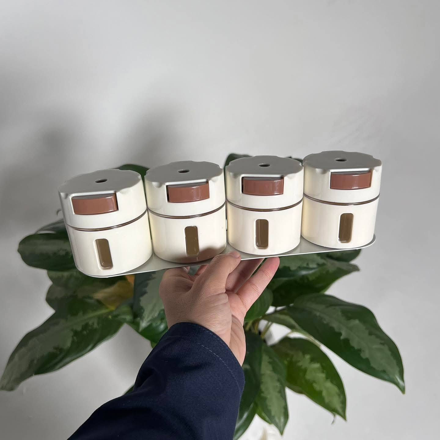 عروض خاص 🔥🔥

علب توابل مغناطيسية جداريّة مع قاعدة تثبيت – Wall Mounted Magnetic Seasoning Box

• علب توابل مغناطيسية تُثبت على الجدار لتنظيم التوابل بشكل عملي ومرتب داخل المطبخ.

• نظام ضغط علوي (Press & Press) لسهولة إخراج الملح أو التوابل.

• تصميم مغناطيسي قوي مع تخزين موفّر للمساحة.

• يتم تثبيت العلبة مباشرة على اللوح/القاعدة المغناطيسية ويمكن تحريكها بحرية.

• نافذة شفافة لعرض المحتوى بوضوح (Visualizer body).

• محكمة الإغلاق وغير سهلة التأثر بالرطوبة أو تكتل التوابل.

• مصنوعة من مواد آمنة غذائياً (Food grade safety).

• طريقة التثبيت: تثبيت جداري مع لوح مغناطيسي
• آلية الاستخدام: ضغط علوي لإخراج التوابل
• الخامة: مواد آمنة غذائياً
• خاصية العرض: جسم شفاف لعرض الكمية
• نظام التخزين: مغناطيسي موفّر للمساحة

محتويات العلبة:
• علب توابل مغناطيسية (عدد 4 )
• قاعدة/لوح تثبيت جداري مغناطيسي

سعر المنتج: 10,000 الاف فقط
التوصيل: 5,000 لجميع محافظات العراق


**إذا كنت صاحب هذا الإعلان وتريد حذفه لأي سبب، رجاءا أرسل رسالة إلى الدعم الفني**