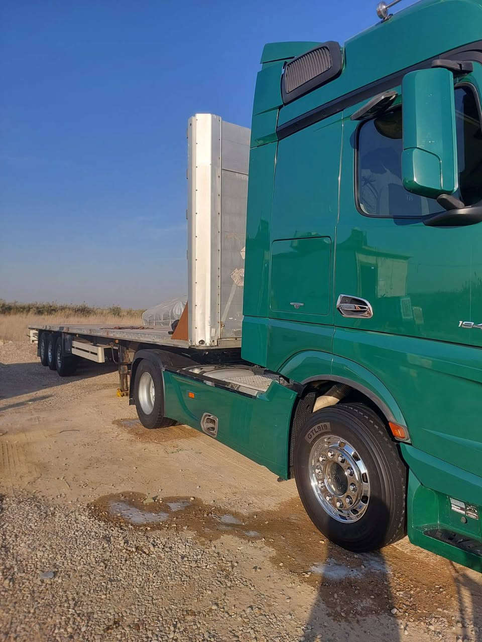 سلام عليكم 
وحش 2016 الحجم 1845 فول مواصفات كور عالي ريتايدر 5 طكات عربانه كمفلايز تخم تاير  مربوطه للاستفسار الاتصال على الرقم ***********
