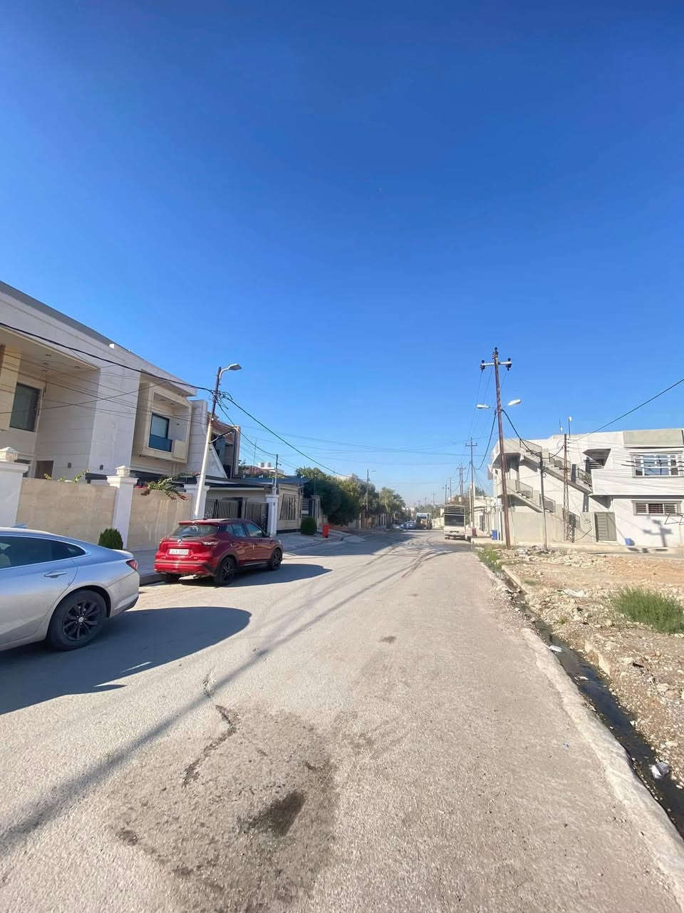 � أرض للبيع – حي النور
📍 الموقع: خلف قوزي السقال

▪️ المساحة: 100 متر مربع
▪️ الواجهة: 10 متر
▪️ ركن على شارع
▪️ عرض الشارع: 20 متر
▪️ موقع مميز جداً 🔥

📑 السند: طابو ملك صرف
✔️ شرط التحويل متوفر

📞 للاستفسار أكثر:
مراجعة مكتب العمران سايدين حي السكر
أو الاتصال على الأرقام التالية:

📱 ***********
📱 ‭0772 973 2369‬
