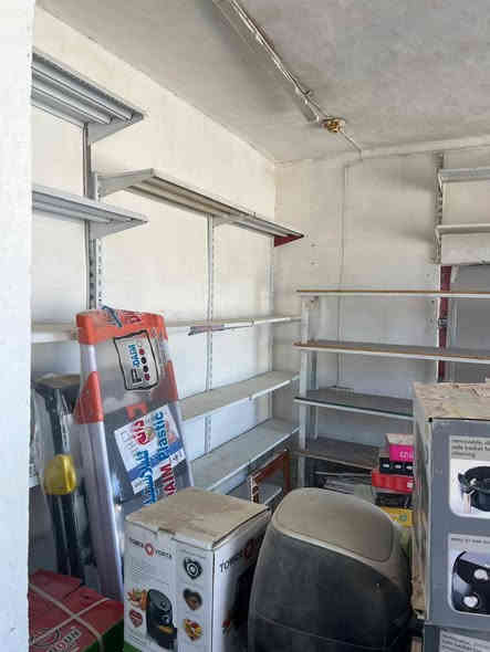 رفوف للبيع نظيفات 
كماموضح في الصورة العنوان بابل ابي، غرق 
للتواصل ***********
ينباع بشكل شلع او كل رف وسعرة مع وجود مواد منزلية.
