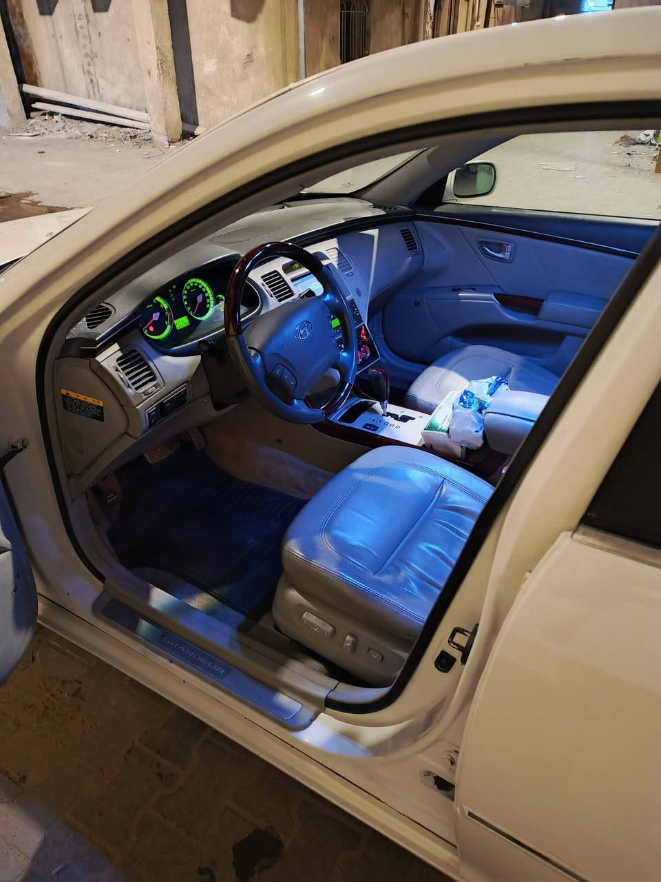 ازيرا 2010 ادوات كصه جنطه
ولباقي كله مكفول كير محرك تدفئه تبريد حداده وتايرات بالجيس سياره جديده فول مواصفات السعر 45 قفل العنوان البصره ***********
