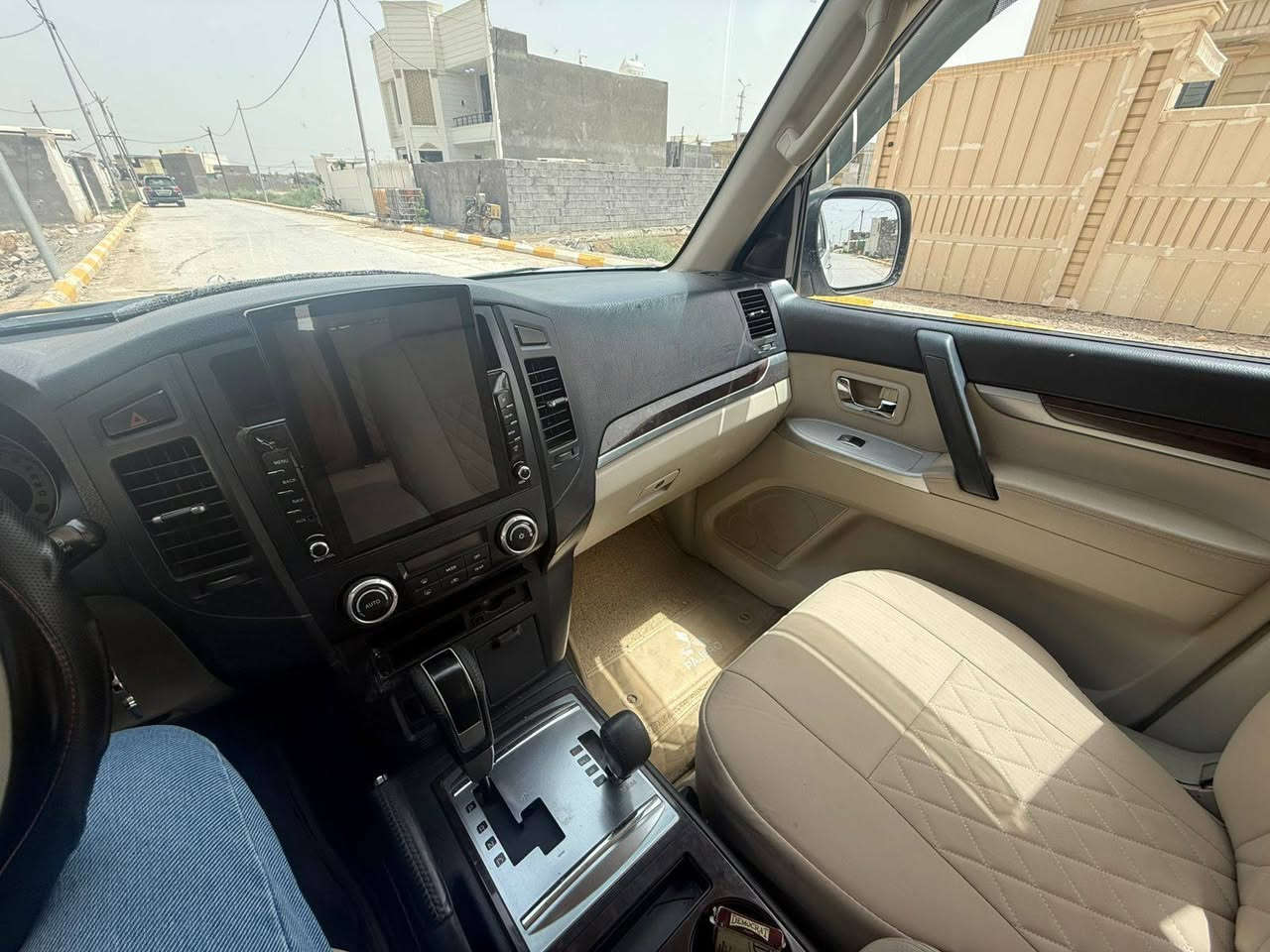 باجيرو حبتور 14 كفاله عامه 
فول مواصفات 
تحويل ثاني يوم 
سعر 158 وبيه مجال 
شراي يتصل 
***********
