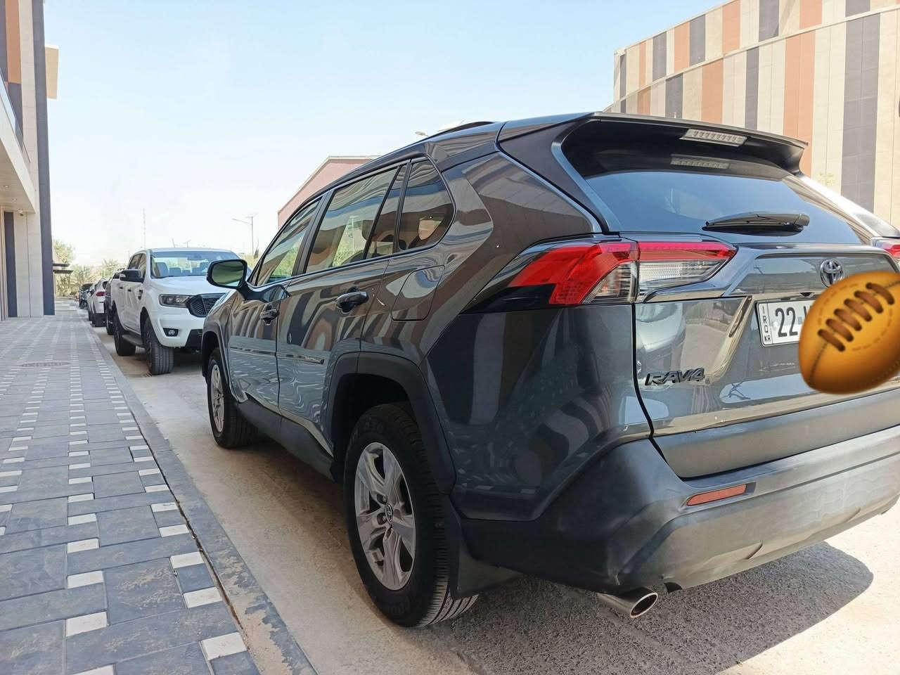 السلام عليكم راف فورXLE 2023 رقم اربيل قبل 5اشهر ترقمت السيارة محرك 4سلندر سلايد تحكم استيرن دفع رباعي تدفئة كشنات وستيرن كشن كهربائي وبعد بيها مواصفات ماشية 13 موجودة بغداد السعر 215 للاتصال ***********
