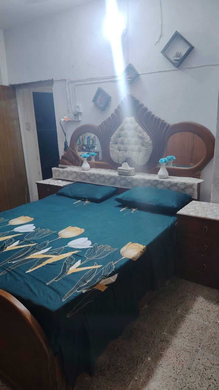 غرفة اخشاب للبيعلاستفسار لاتصال عله الرقم ***********

