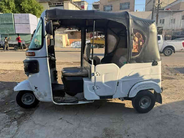 سلام عليكم ورحمه الله وبركاته تكتك البيع موديل 2021 التكتك مكفوله محرك وكير وكشر نضيف سعر 9  مكاني بغداد الحريه ***********
