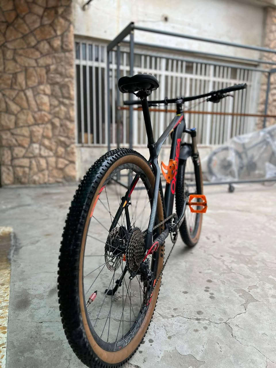 حبايب عندي دراجة اوربيا قياس ٢٩ مرتبه ونظيفه وقطعة كلش حلوه بس تاركها صارلي فتره طويله لان طالب سادس والتهيت همين بشغلي قيمولياها شكد تجيب واللي تفيده يتصل على هذا الرقم مكاني بغداد الغدير 
***********
