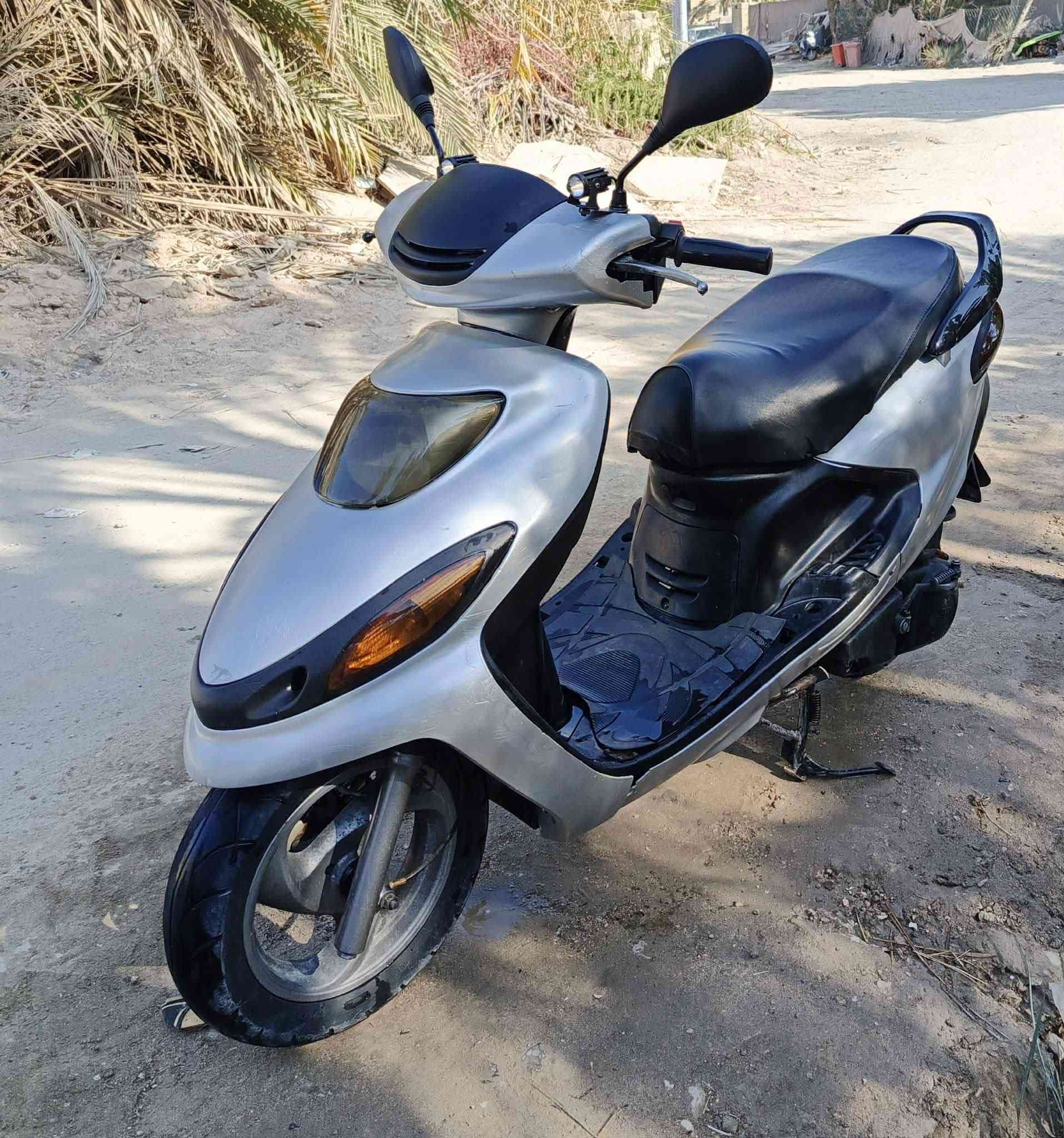 السلام عليكم
من رخصه الادمن المحترم 
دراجه دولفين للبيع فقط 
مكينه حاويه كفاله عامه من كلشي 
الدراجه كفاله عامه من كهربائيات سلف هندر 
باتري جديد تايرات جدد دبلات جدد كفراتهه نضيفه شوفة عينك اشاير يمنه يسره مرايات جدد عداد سرعه وبانزين جديد شي على شي الدراجه جديده مال جناي السعر 550 
مكاني ديوانيه شاميه طريق الصلاحيه 
للاستفسار اكثر اتصل *********** بي واتساب
