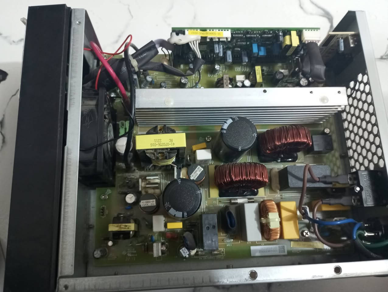 السلام عليكم 
يوبي اس اولاين للبيع من شركة فالكون حجمه 1KV
دبل بطاريه يطول ساعه  ماصارلي هواي من خذته 
تفضل خاص وبيك خير وتدالل ***********واتساب
