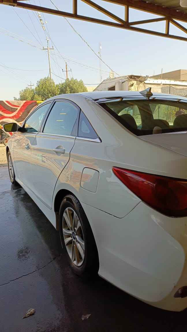 السلام عليكم 
سوناتا امريكي ٢٠١٤
محرك gdi 2400
باسمي رقم دولي جديد سنويه ل2030
السياره بيها قطعتين صبغ جاملغ خلفي وباب الصدر بدون تبديل ليبل واحد
حداديه جديده تبريد ثلج تخم تاير جديد
مكاني ديوانيه
السعر ١١٢ وبيها مجال بسيط
للاستفسار ***********
