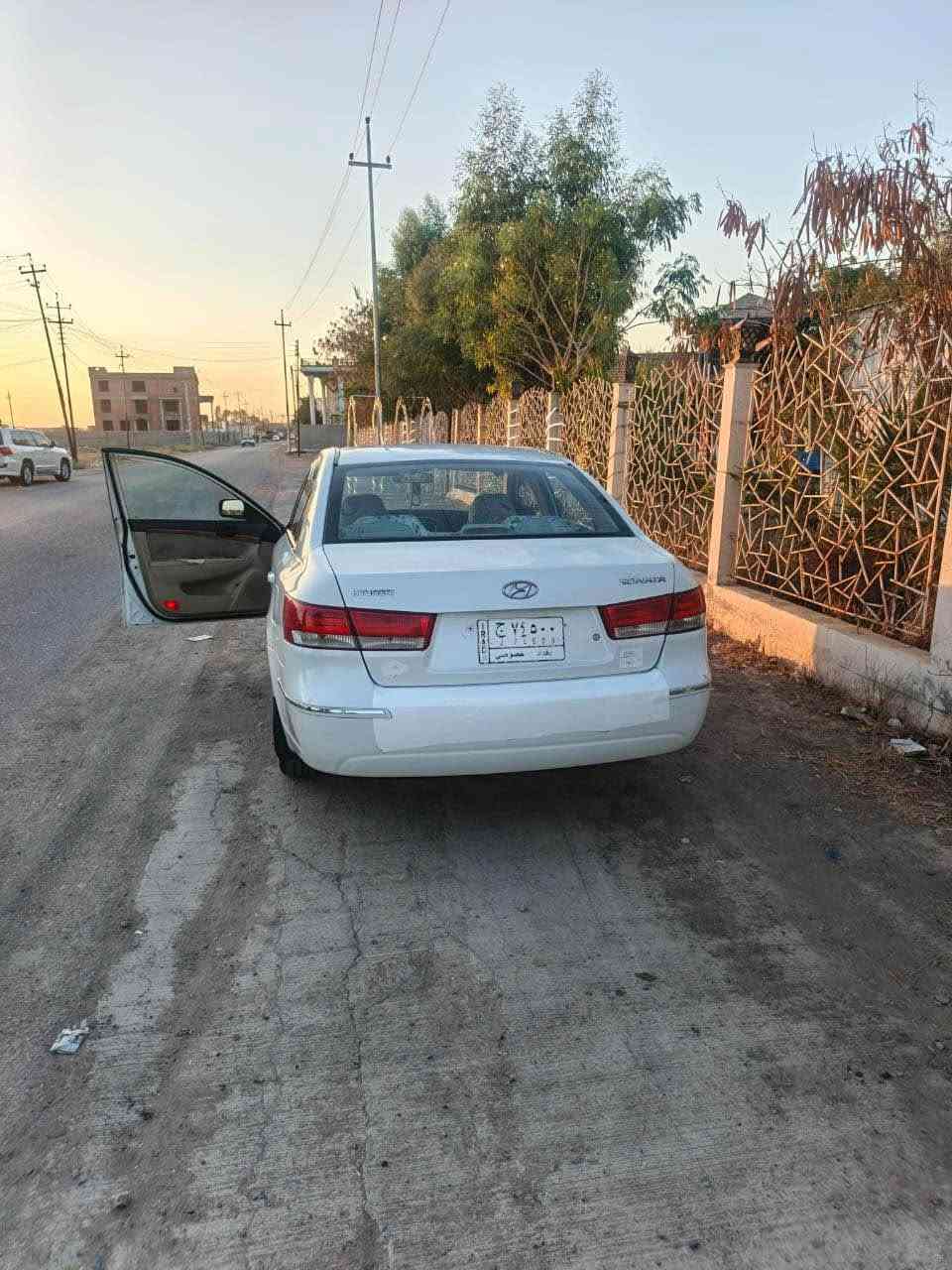 *🚘 للبيع هيونداي سوناتا خليجي 2011 🚘*

*تفاصيل السيارة:*
✅ *الموديل*: 2011 خليجي 
✅ *المواصفات*: فول - فتحة، شاشة، كاميرا، محرك 2400
✅ *الحادث*: فقط تبديل صندوق خلفي، باقي السيارة شرطة مكفولة شاصي وجاملغات
✅ *الحالة*: محرك وكير وحدادية وتايرات 4 جدد كله بشرط الفحص
✅ *الملكية*: السيارة باسمي تحويل مباشر بدون وكالة
✅ *الرقم*: بغداد بسمي 
✅ *المكان*: قضاء الضلوعية - صلاح الدين

*السعر*: 105 ورقة وبيها مجال للشراي
السيارة خير من الله وجاهزة

*للاستفسار والاتصال*: *********** بلاد, صلاح الدين
