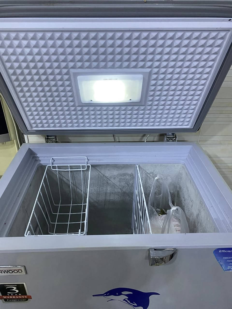 مجمدة وبراد ثنينهم شغالات اي ضرر مابيهن 
ثنينهم ب200
مكاني تقاطع نهروان منطقه الخنساء


**إذا كنت صاحب هذا الإعلان وتريد حذفه لأي سبب، رجاءا أرسل رسالة إلى الدعم الفني**