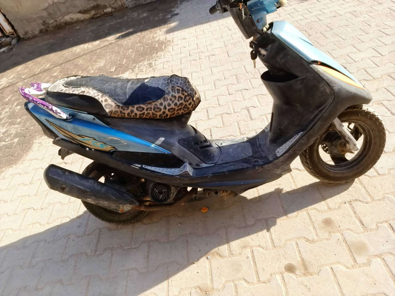سلام عليكم دراجه ماكس بوشه خمسه وخمسين وكلجات رياضي الدراجه شلعه ومعدل قتال اريد مراوس ويه ربعه كير (وذا شراي) السعر 450 وبيه مجال


**إذا كنت صاحب هذا الإعلان وتريد حذفه لأي سبب، رجاءا أرسل رسالة إلى الدعم الفني**