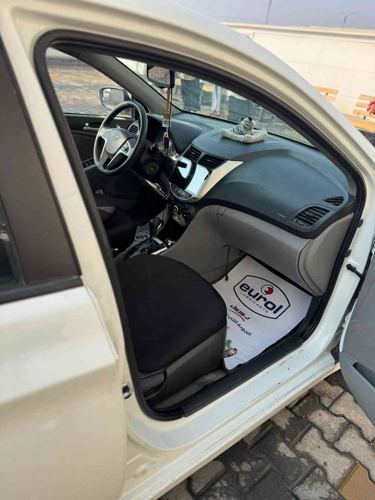 السلام عليكم 
من رخصة مدير الكروب المحترم اكسنت موديل (٢٠١٤) حادث جاملغ ايمن وبنيد نفسهن معمرات لان الضربيه خفيفه كير محرك صدر خلفي امامي كله جديد تخم تاير السعر ٩٣$ ورقه وبيه مجال حك الجيه العنوان بياع غير متواجد على الفيس الآن مكلف بالنشر رقم ابو السياره 

***********

+964 770 455 5310
