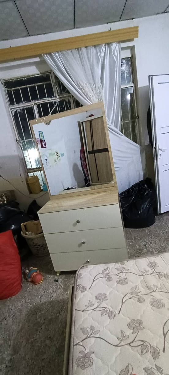 دەستی دووی چوارقورنە   تاقم نوستن خاوێن و 
تووندوو تۆڵ بۆ نرخ نامە بنێرە 
0751 855 85 83
