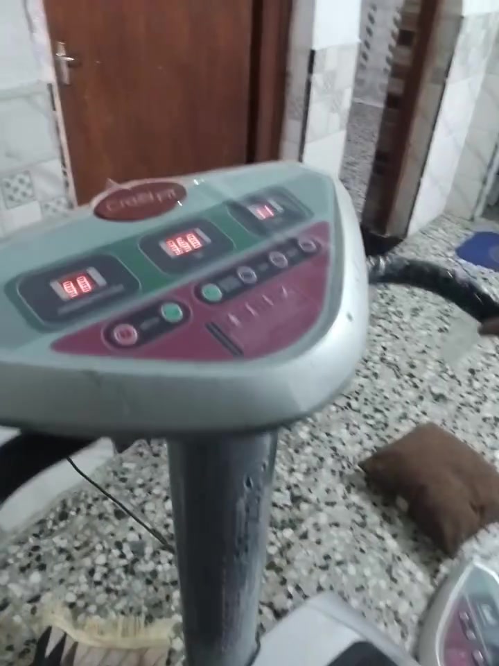 اجهزه تدليك للبيع مال موكب بس محتاجين نسوي تكيه بيهن ٤شحن على تايبسي و٦كهربايات و٢ اجهزه حجم الكبير ***********بقداد العبيدي
