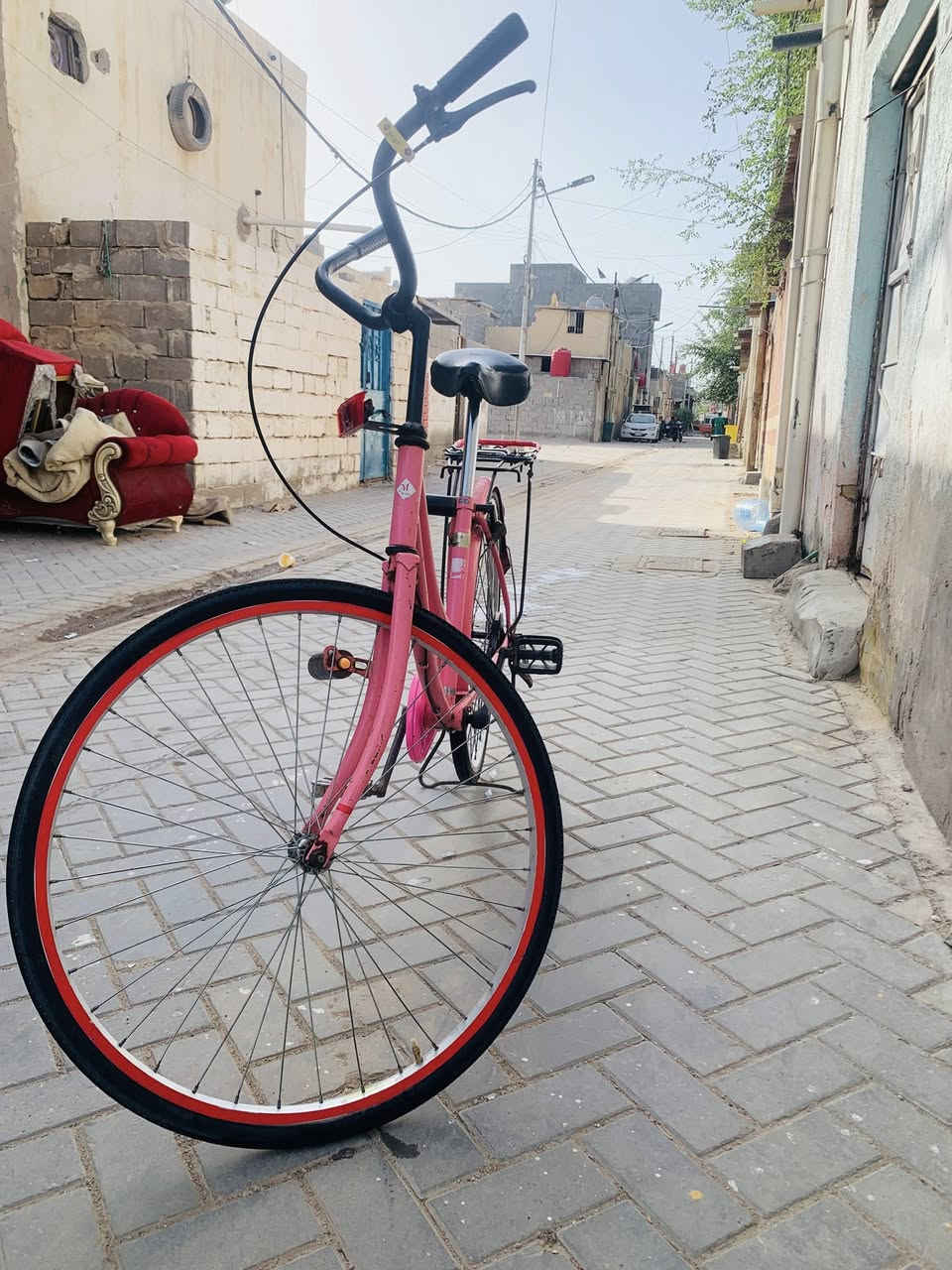 سلام عليكم
بيسكل سياحي لون مميز حجم 26 
البيسكل نضيف وحلو 
معروض ب65 وبي مجال 
البصره حي الحسين الشعله 
***********
