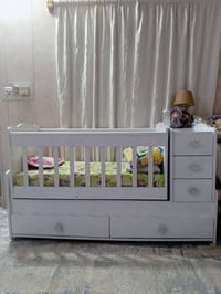 سرير اطفال للبيع سعره 75 الف مابي اي ضرر مع هديه دوشك فصال ضغط عالي عن...