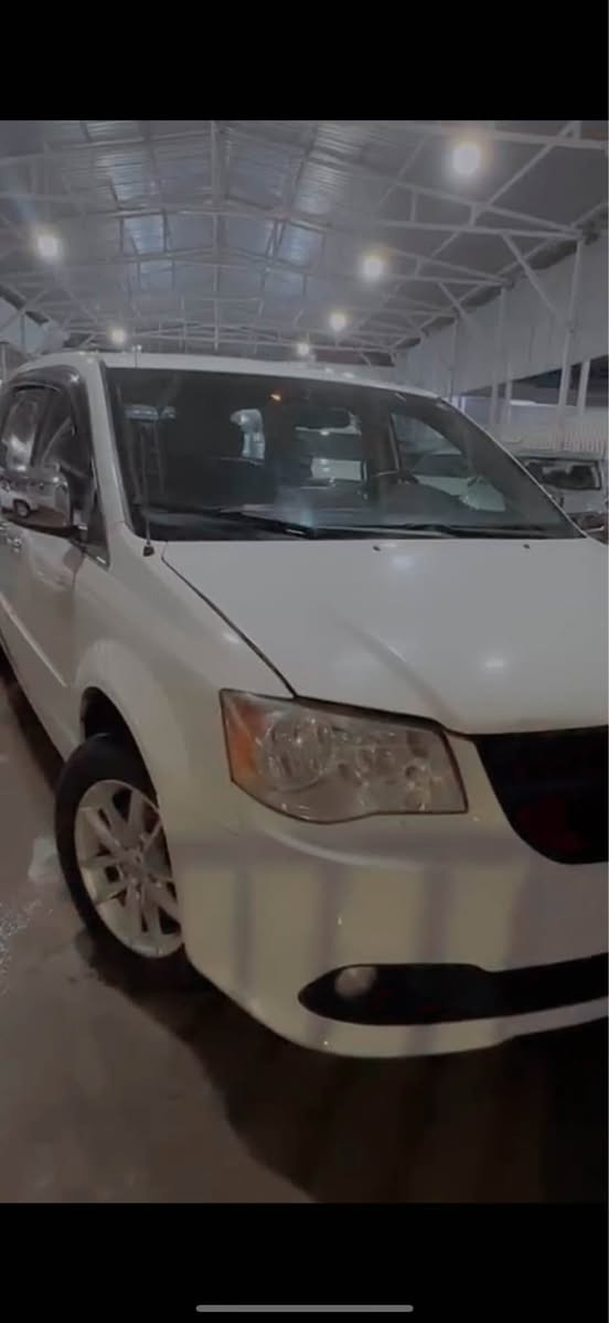 سلام عليكم 
كرفان 2017 فول فول 
بيها ٥مكانات صبغ 
سياره كلش حلوه وجاهزه من كل شي كير محرك كله شرط 
سعر كلش مناسب 130 مكاني كركوك 
*********** كركوك, العراق
