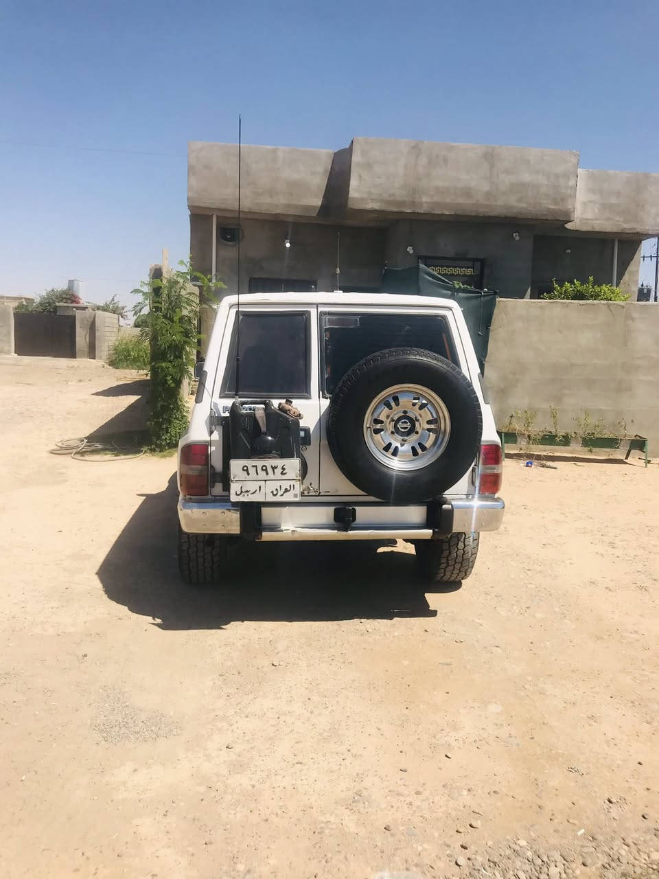 السلام عليكم مكلف بالنشر نيسان باترول موديل ١٩٩٧ UN بلادي مكفوله كامل كلها بالشرط محرك حاويه جديد طخم تاير مع ويل جديد صدر جديد كهربائيات كلها شغاله تبريد شغال ترايك للسعوديه شرط التحويل السنويه يرادلها تجديد مكان السياره صلاح الدين قضاء العلم للستفسار اتصل على الرقم ***********

