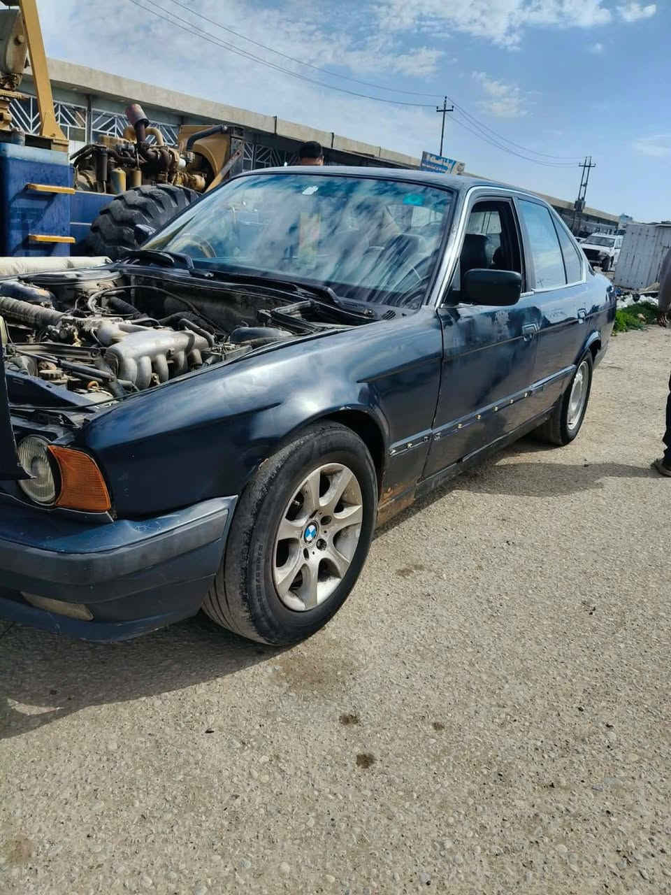 سلام عليكم  بي ام 525
مكينه vvt كير ومكينه شرط  سياره سنويه جديده 2031رقم بغداد انكليزي  هزه جديده تحويل مباشر موديل91 
بيه نواقص بسيطه 
مكان واسط نعمانيه 
السعر 28.
***********
