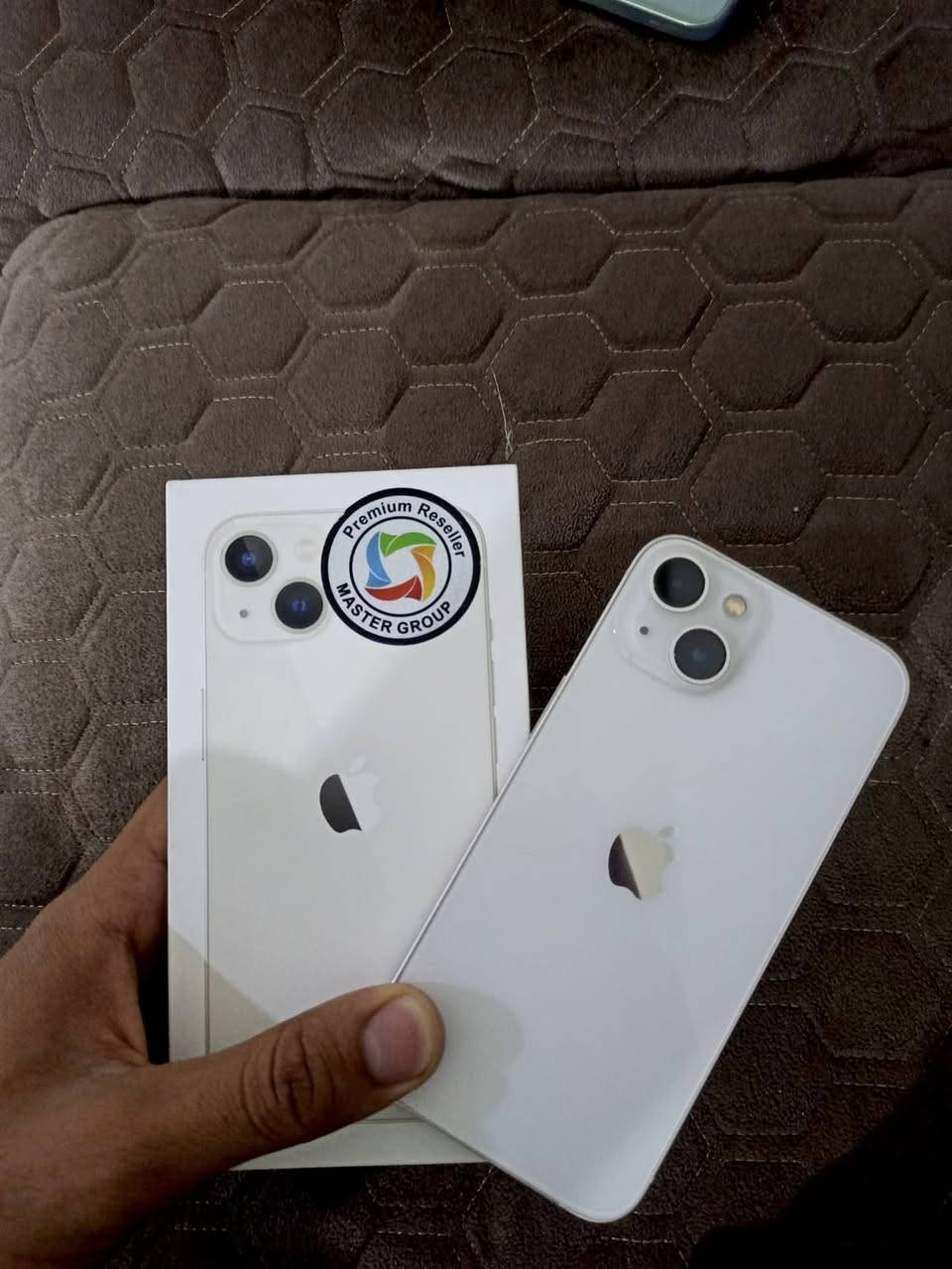 السلام عليكم 
أيفون 13 عادي 
ذاكره 128 بطاريته 96 
جهاز عربي شرق اوسط خط واحد 
جهاز ماخذه جديد ضمان ماستر 
بعده داخل ضمان الوكاله باقيله تقريبا 5 اشهر من الضمان 
جهاز نضيف كلش استعمال قليل مابي اي شخوط 
مكفول من كلشي لا مفتوح ولا مصلح ابداً 
وين ميعجبك تفحص 
السعر 510 وبي مجال 
العنوان النجف 
الرقم: ***********
