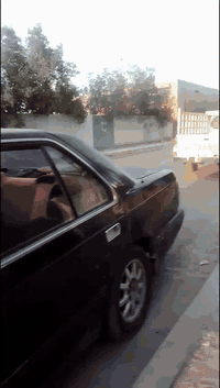 سلام عليكم عندي سياره للبيع بوتيشا موديل 96 ديالى دوشمه جديدة بك لايت جديدزينون ليدعالي وناصي تك تاير جديد خياسات قليله ب15قفل محتاجه تبديل محرك وتبريد يشتغل وراديترمنظومه جديدة كلهاالباتري جديد وتاير سبير جديد***********
