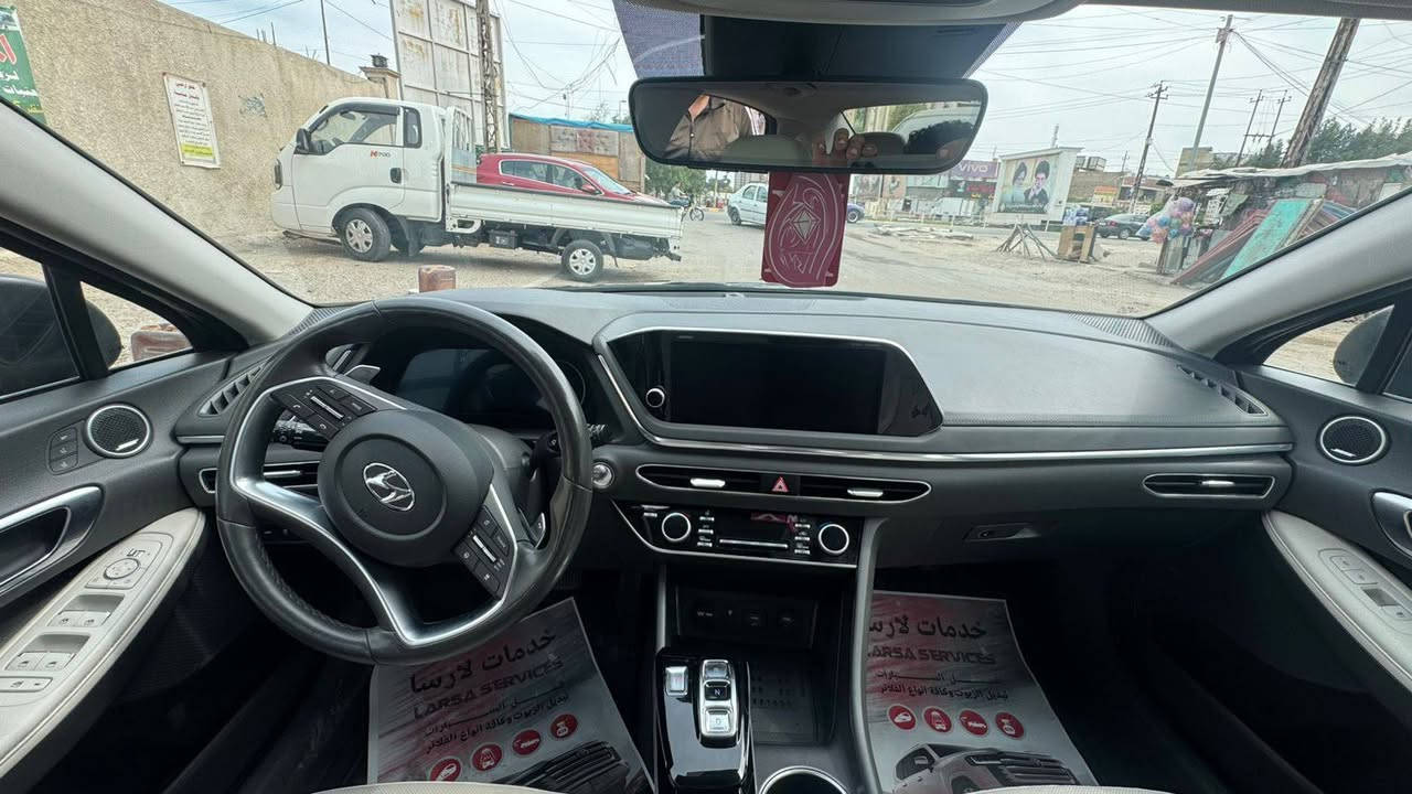 سوناتا 2023 اعلى فئة + زيرو بعدهي
سعر تفليــــش 

للبيع سوناتا 2023 هايبرد – أعلى فئة (Limited)
سيارة نظيفة جداً وفول مواصفات
  ((كل الايرباگات سليمه ))
 • محرك 2.0 لتر هايبرد (بنزين + كهرباء)
 • قوة تقريباً 192 حصان
 • گير أوتوماتيك 6 سرعات
 • صرفية بنزين قليلة جداً ومناسبة
            (960) كيلو تمشيك بالتفويلة 
🔹 المواصفات الخارجية:
 • بچم كبــــــس
 • لايت 4 عدسات LED  أمامية وخلفية
 • فتحة سقف بانوراما
 • ويل كب شكل رياضي
 • حساسات أمامية وخلفية
 • كاميرات 360 درجة
      •    تتقدم و ترجع بالريموت 
 المواصفات الداخلية:
 • كشنات جلد ابيض المرغوب جدا 
 •انارة محيطيه بلاديه متغيرة مارسيدس
 • تبريد وتدفئة للمقاعد الأمامية
      •    تدفئة ستيرن
 • شاشة عدادات رقمية كبيرة 12.3 إنج
 • شاشة وسطية 10.25 إنج
 • نظام صوت BOSE ( حفلة )
 • داتا شو (HUD) عرض السرعه + رادار بالجامه 
شاشة طيارة 
 • تشغيل بصمة + دخول ذكي
      •    تشغيل عن بعد اكيد موجود 
 أنظمة الأمان:
 • رادار أمامي
 • تثبيت سرعة ذكي
 • تنبيه النقطة العمياء ويعرضها بالشاشة ( بالعينة ) 
 • نظام الحفاظ على المسار
 • فرامل طوارئ تلقائية
السيارة أعلى فئة و اعلى مواصفات و دشبولها لونين .
السيارة بيها الباب الوره السكن والجاملغ الخلفي الي بصفة والباقي كفاله (شرط السونار )

ماشية 19 الف مايل

رقم صاحب سيارة ***********

مكان السيارة بغداد / البياع
