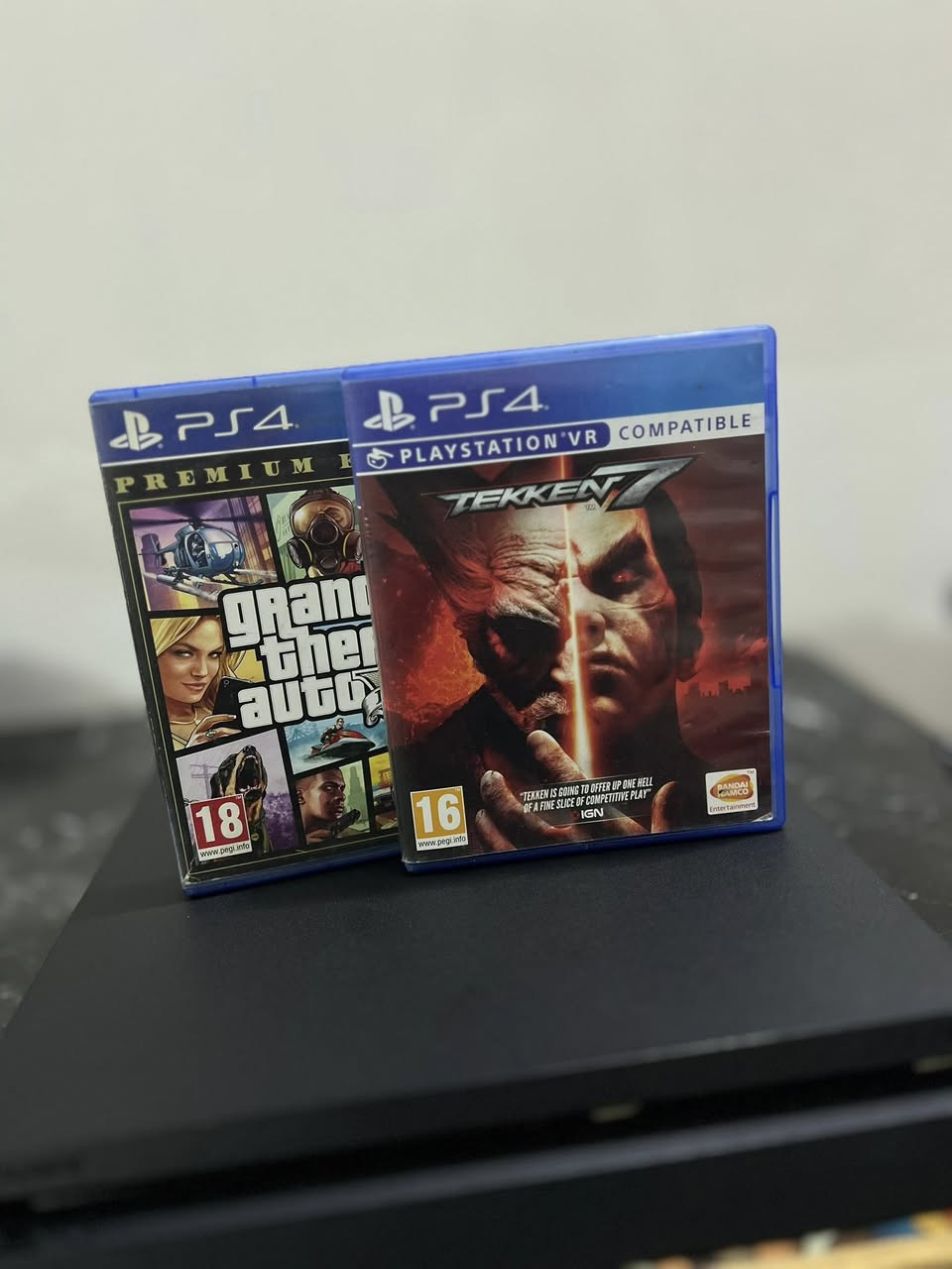 للبيع: جهاز PlayStation 4 Slim

 المساحة: 500 جيجابايت.

 النظام: المحديث الأصلي 13.50.

: كامل الملحقات الأساسية (وايرات التشغيل) + جويستيك (يد تحكم) عدد 1 وشغال تمام.

1 قرص لعبة GTA V (قراند 5) بحالة ممتازة.

2 قرص لعبة Tekken 7 (تيكن 7) بحالة ممتازة.

 السعر مع الأقراص: 250 ألف 

 السعر بدون الأقراص (الجهاز والملحقات فقط): 225 ألف دينار

 العنوان: بغداد - الدورة.
 رقم الهاتف (واتساب فقط): ***********

